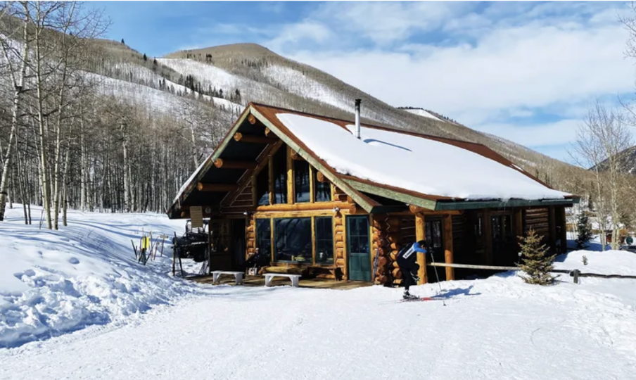 The King Cabin arrival center at Ashcroft Ski Touring.